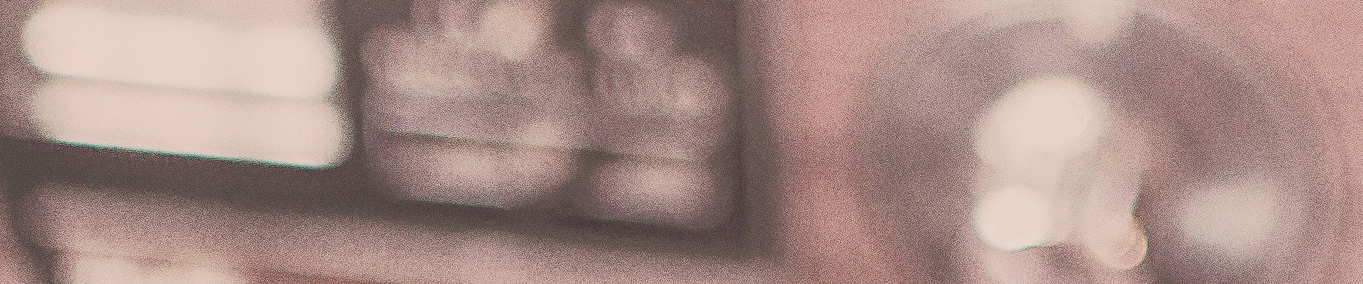 Graficzny baner promujący Radio na żywo Moniki Małkowskiej.