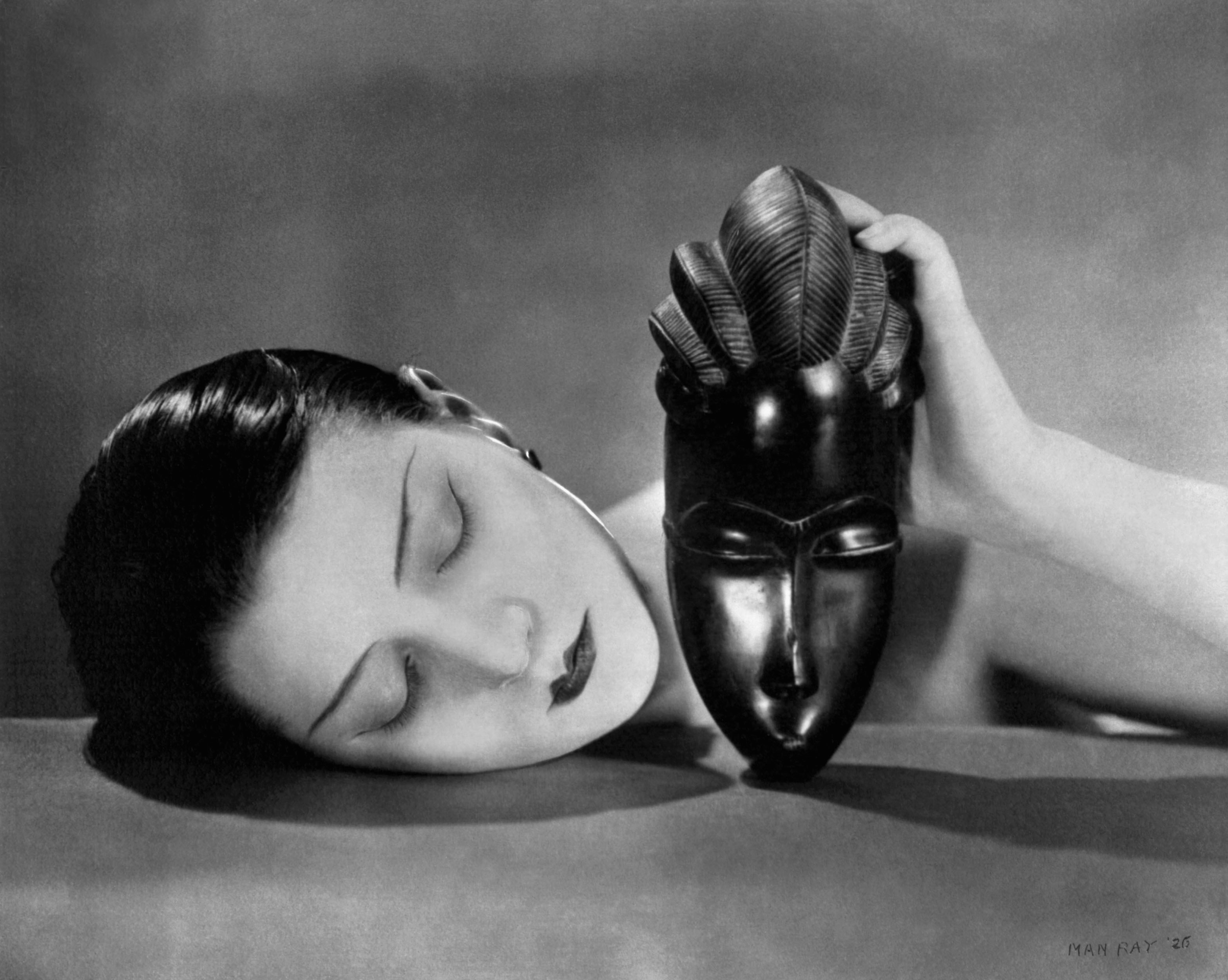 man ray black and white noire et blanche 1926 photograph
