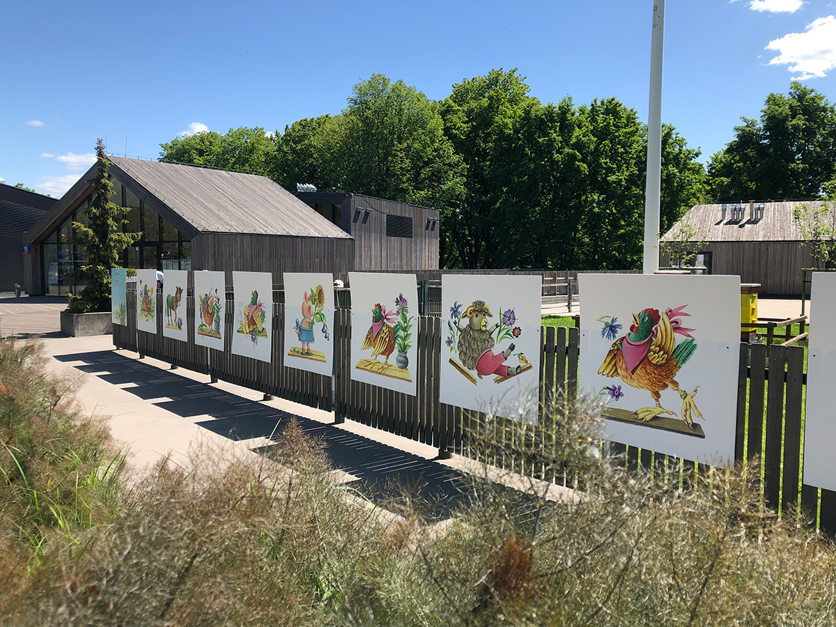 Krystyn Michałowska // Wystawa ilustracji,  na parkanie wybiegu dla kóz. Służewski Dom Kultury.