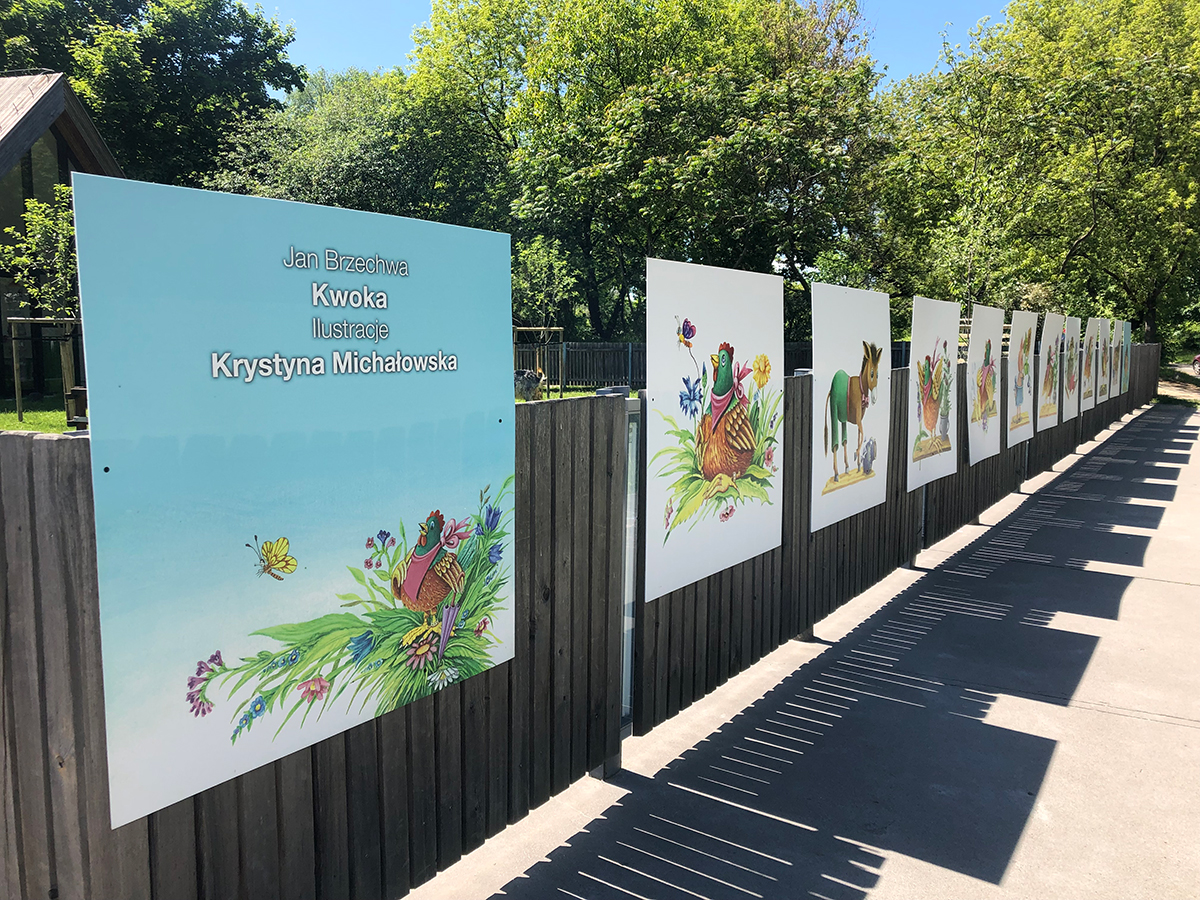 Krystyn Michałowska // Wystawa ilustracji,  na parkanie wybiegu dla kóz. Służewski Dom Kultury.