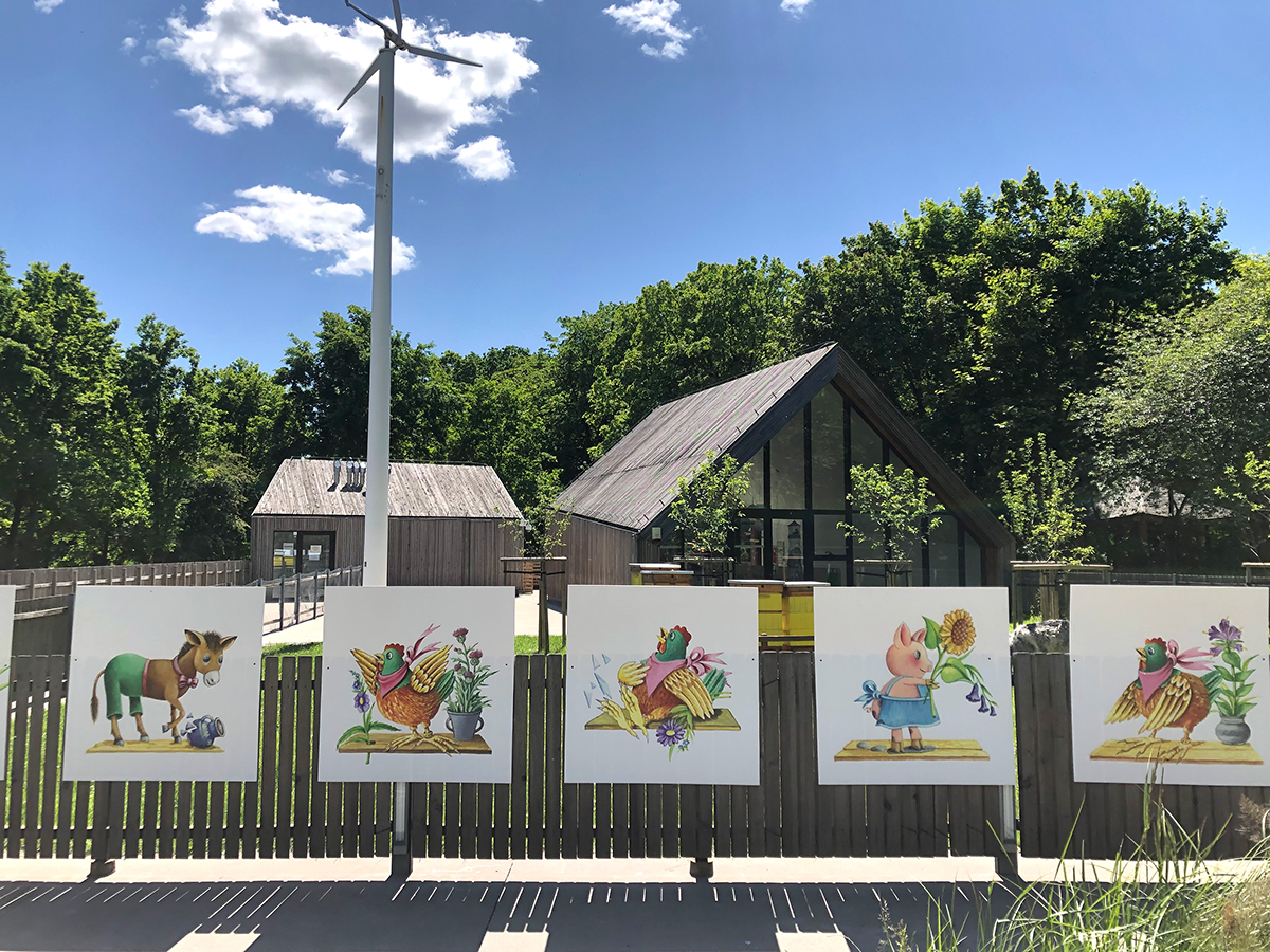 Krystyn Michałowska // Wystawa ilustracji,  na parkanie wybiegu dla kóz. Służewski Dom Kultury.