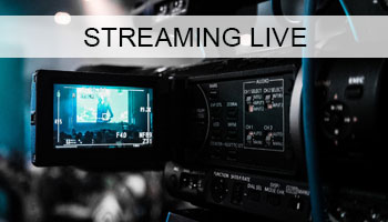 na zdjęciu napis streaming LIVE i kamera