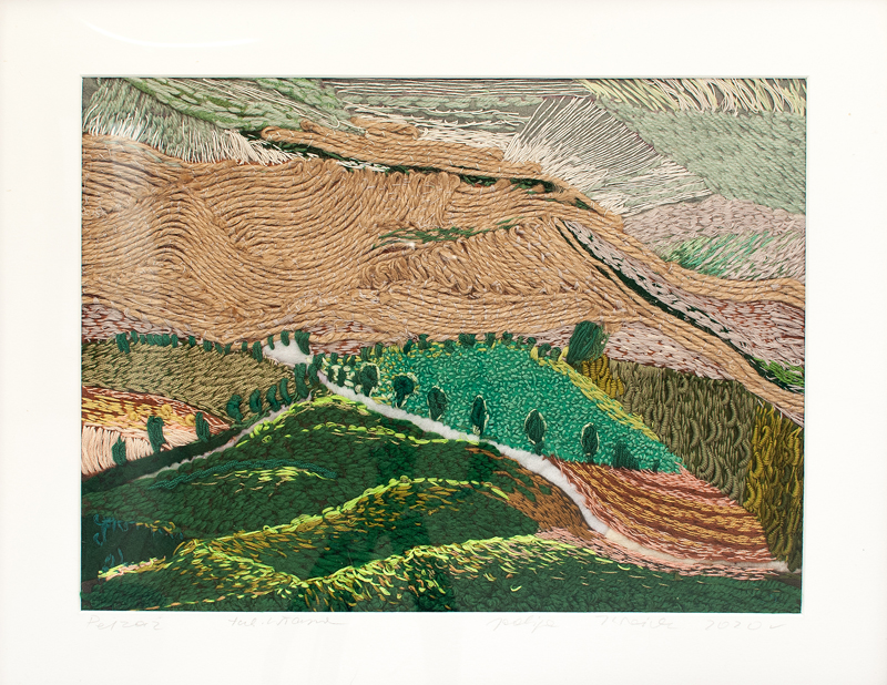 Fotografia prezentuje pracę malarską w formie pejzażu. Na pierwszym planie zielone pole, w tle beżowe i brązowe pagórki i wzniesienia. Obraz „Pejzaż” to widok pofałdowanych pól na wzniesieniach. Tonacja obrazu utrzymana jest w zieleniach, szarościach i beżach. Drogi biegnące podnóżami wzgórz, wysadzane są cyprysami.