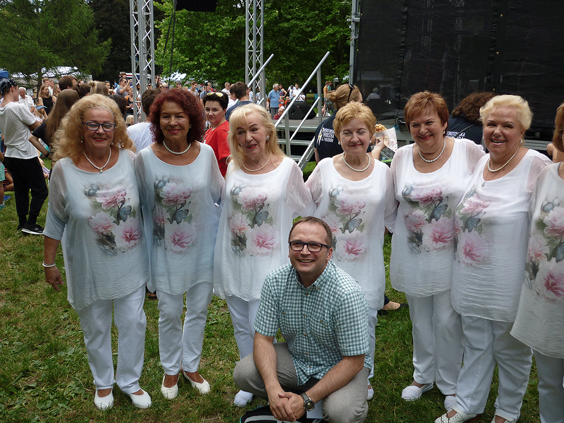 Zdjęcie promocyjne zespołu Na zdjęciu zespół wraz z instruktorem prowadzącym