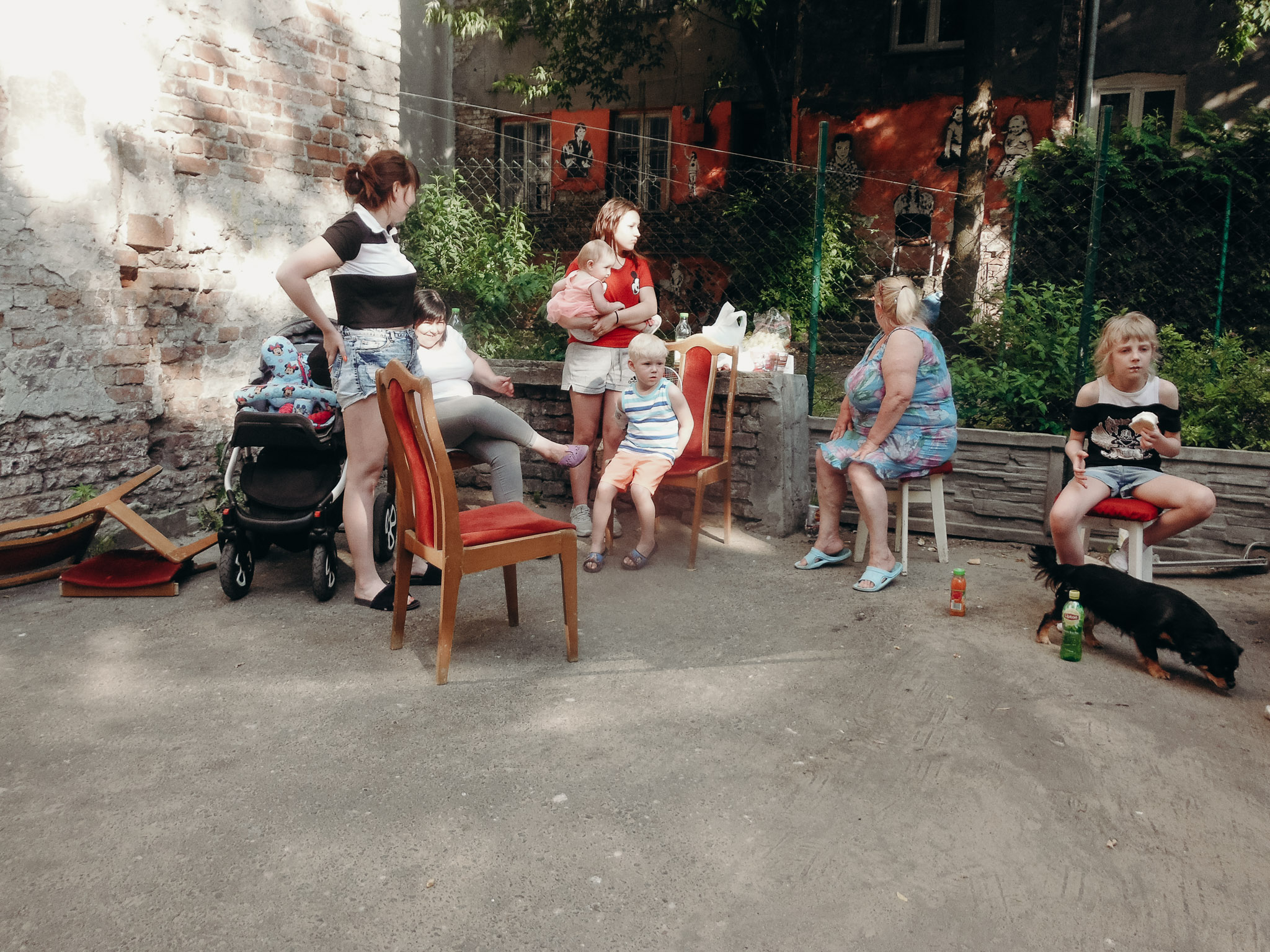 zdjecia uczestnikow warsztatow Moje podworko Moj dom Praga oczami dzieci 1