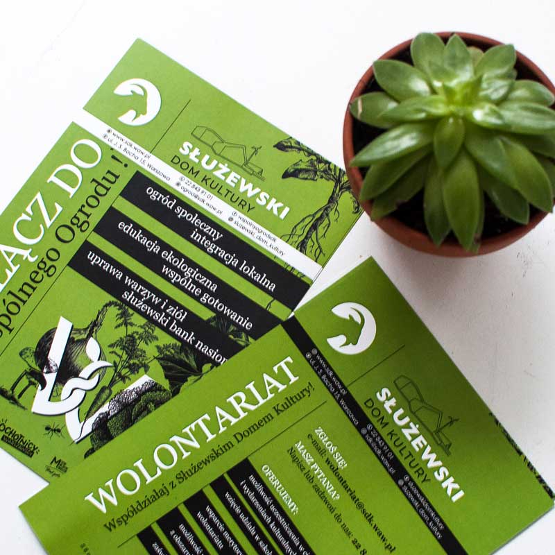 Na grafice projekt trzech różnych łap, które wychodzą z lewej strony grafiki.