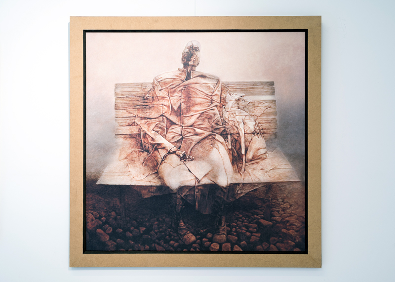 Zdjęcie ukazujące obraz Artysty ukazujący sylwetkę człowieka siedzącego z psem na ławce. Przedstawienie wizyjne. 