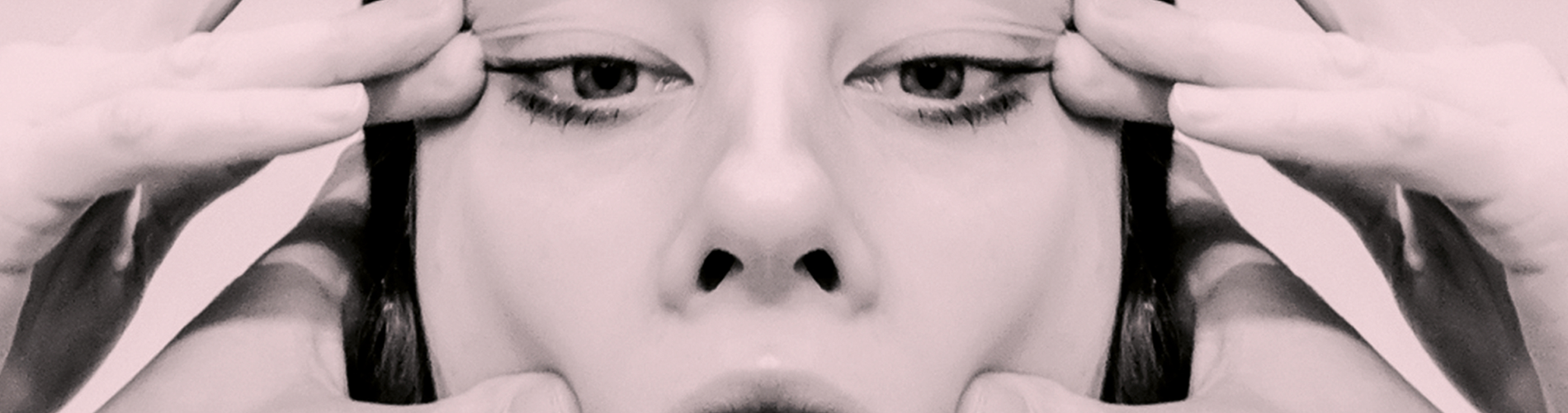 Baner. Wystawa Nieskonczoność w 100-lecie uzyskania praw wyborczych przez kobiety.