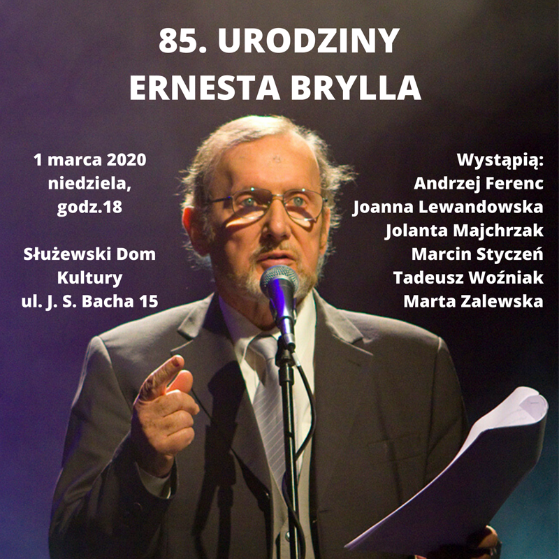 Na grafice znajduje się zdjęcie p. Ernesta Brylla na scenie trzymającego w ręku papiery. P. Bryll stoi przed mikrofonem. Oprócz postaci znajdują się informacje tekstowe dotyczące tytułu, godziny oraz daty i miejsca wydarzenia. Informacje te są dostępne w treści artykułu.