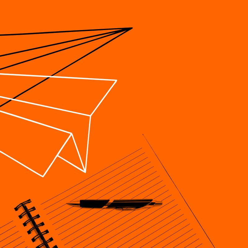 Na grafice logo konkursu, czyli schematyczny zarys paierowego samolocika na miętowym tle