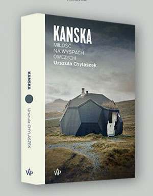 Okładka książki "Kanska, Miłość na Wyspach owczych"": kopułowy budynek mieszkalny w surowym i pustym krajobrazie.