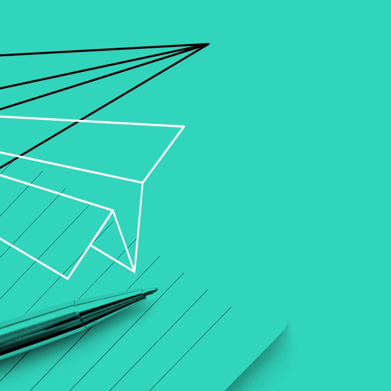 Na grafice logo konkursu, czyli schematyczny zarys paierowego samolocika na miętowym tle