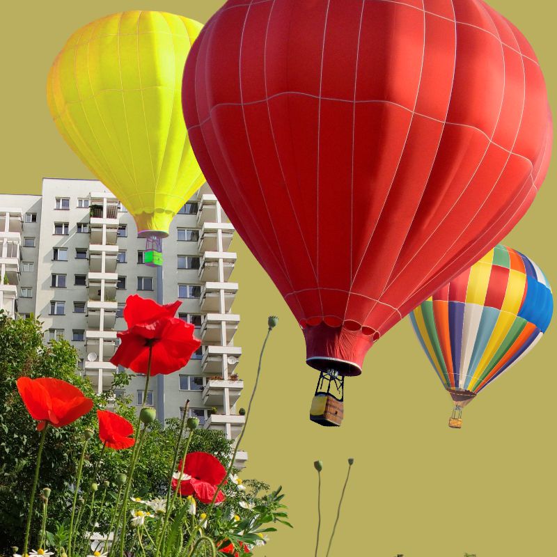 Dziecięcy infantylny rysunek do spektaklu. Autorka: Maja Hejne.- czarownica i dwa koty na miotle.