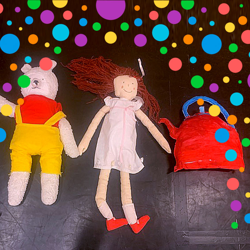 Dziecięcy infantylny rysunek do spektaklu. Autorka: Maja Hejne.- czarownica i dwa koty na miotle.