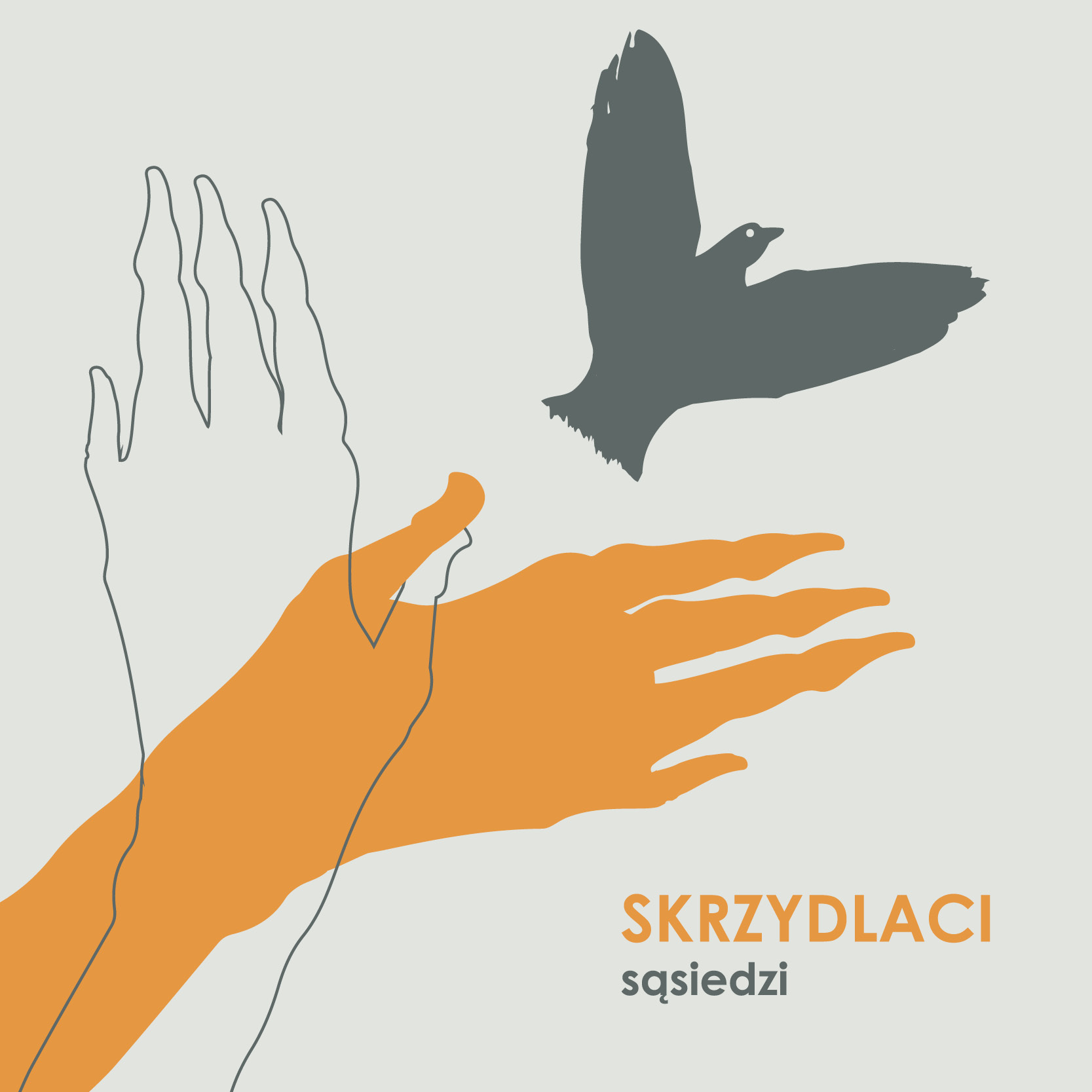 Na pierwszym planie widać naszkicowane dłonie krzyżujące się na podobieństwo skrzydeł ptaka, który nad nimi przelatuje w oddali. Lewa dłoń jest przezroczysta, prawa odcieniach pomarańczowych. Ptak jest ciemnoszary. Tło beżowe.