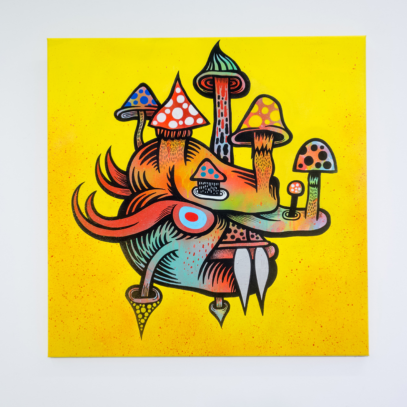 Praca przedstawia fantasmagoryczny wizerunek stworzenia z grzybami wyrośniętymi na głowie. Kompozycja zdominowana przez barwę żółtą.