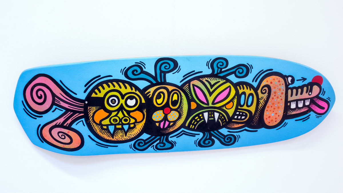 Stworzenie swoją formą przypominające kolorowego jamnika. Zamiast kadłuba znajdują się 4 okrągłe głowy. Wszystkie głowy mają wystające zęby i wytrzeszczone oczy.